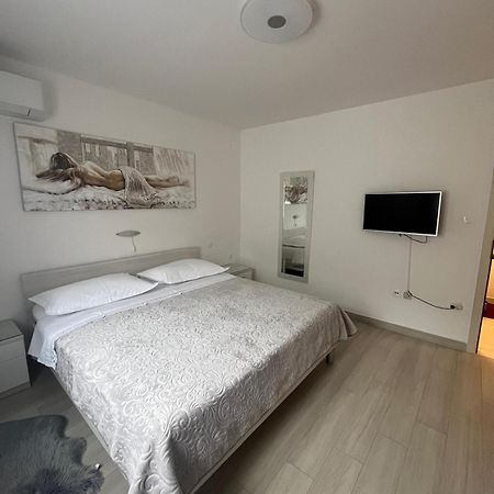 Apartman Tessa Vela Luka Exterior foto