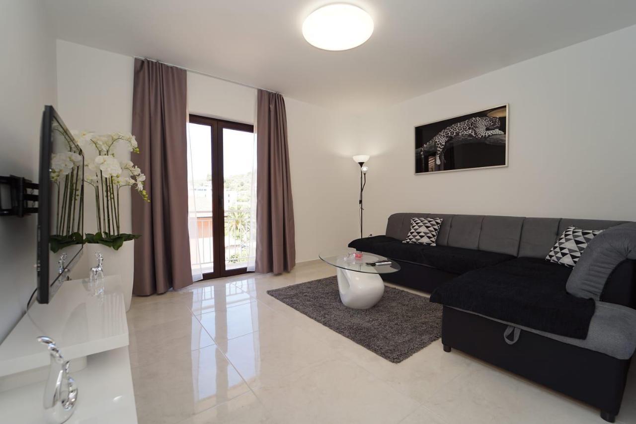 Apartman Tessa Vela Luka Exterior foto