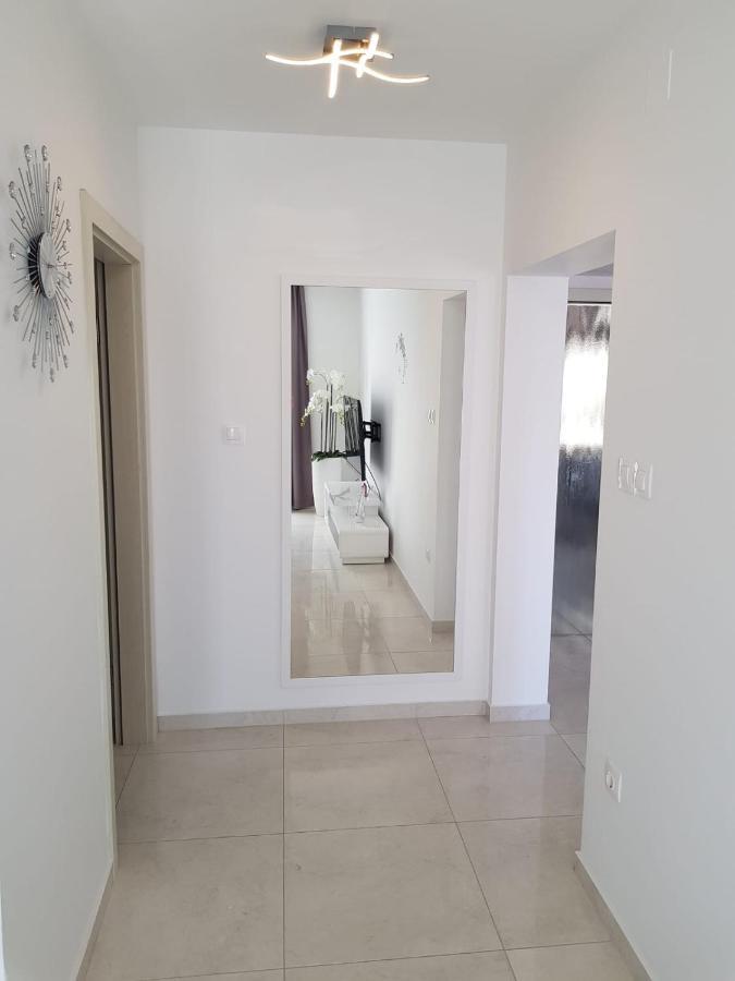 Apartman Tessa Vela Luka Exterior foto